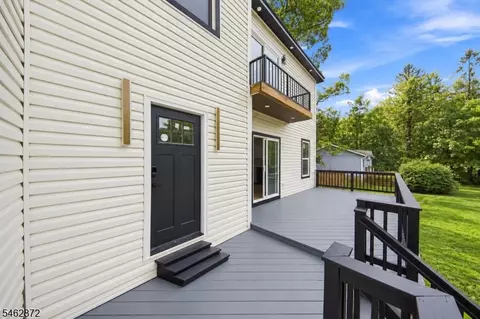 3 Larch Dr, Stockholm, NJ 07460
