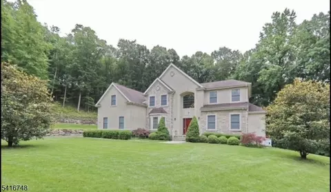 10 Pine Hill Ct, Dover, NJ 07801 photo 1