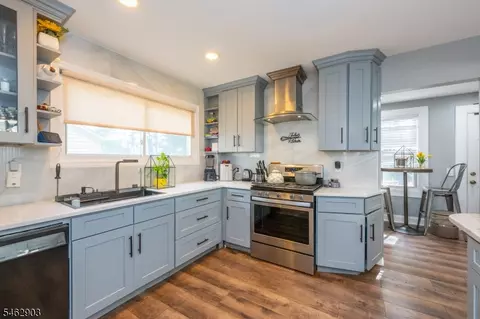 16 Eagle Ter, West Orange, NJ 07052