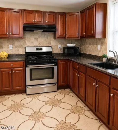 1083 Grove St, Irvington, NJ 07111