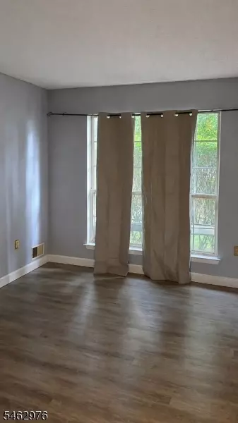 216 Sapphire Ln #216, Franklin Park, NJ 08823