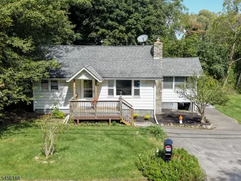 103 Breakneck Rd, Highland Lakes, NJ 07422