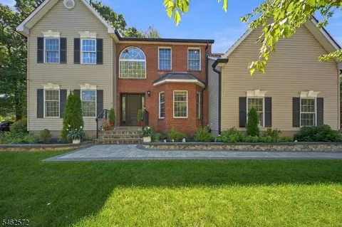 58 Fox Chase Ln, Ledgewood, NJ 07852