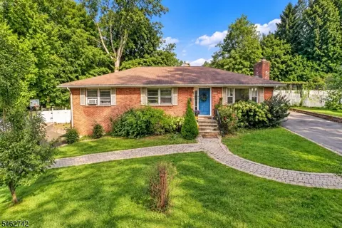 17 Harrison Ave, Gillette, NJ 07933