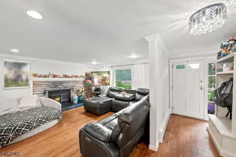 Entry Way - 17 Harrison Ave, Gillette, NJ 07933 photo 2 of 3