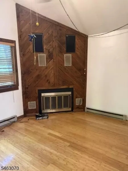 Living - 21 Gorge Dr, Haskell, NJ 07420 photo 2 of 2
