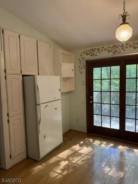 Entry Way - 21 Gorge Dr, Haskell, NJ 07420 photo 3 of 5