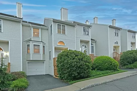 6 Erin Way, Lincoln Park, NJ 07035