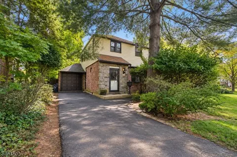 252 Everett Pl, Englewood, NJ 07631