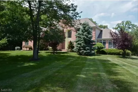 10 Aspen Ct, Belle Mead, NJ 08502