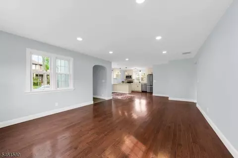 362 E Clay Ave, Roselle Park, NJ 07204