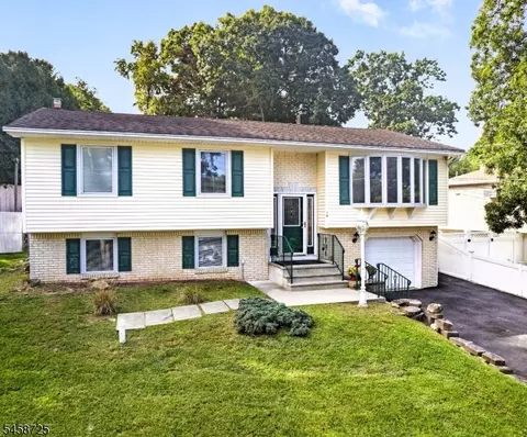 14 Eugene Rd, Hopatcong, NJ 07843