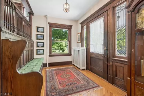 Entry Way - 261 Beechwood Ave, Middlesex, NJ 08846 photo 8 of 8