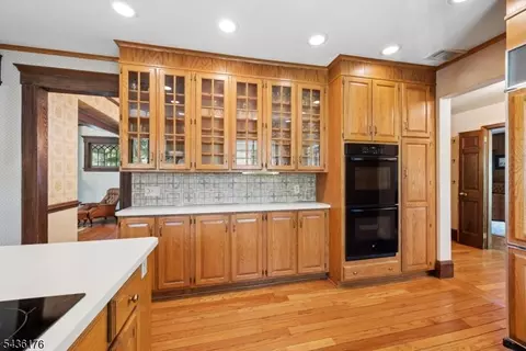 Kitchen - 261 Beechwood Ave, Middlesex, NJ 08846 photo 3 of 3