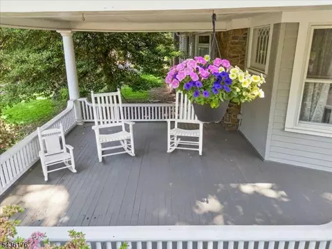 Exterior - 261 Beechwood Ave, Middlesex, NJ 08846 photo 4 of 7