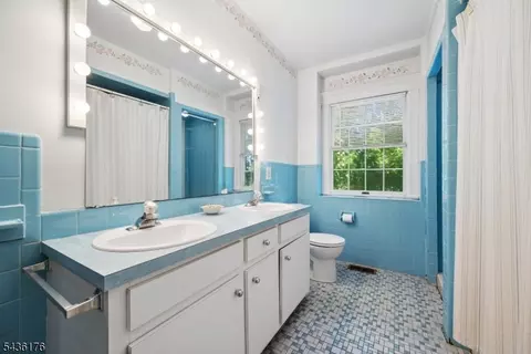 Bath - 261 Beechwood Ave, Middlesex, NJ 08846 photo 3 of 3