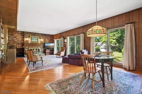 Living - 261 Beechwood Ave, Middlesex, NJ 08846 photo 2 of 2