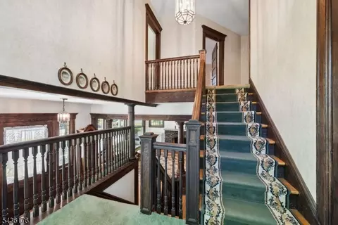 Entry Way - 261 Beechwood Ave, Middlesex, NJ 08846 photo 7 of 8