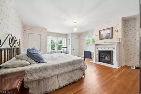 Bedroom - 261 Beechwood Ave, Middlesex, NJ 08846 photo 1 of 6