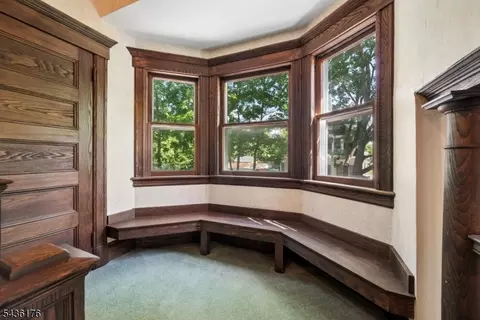 Entry Way - 261 Beechwood Ave, Middlesex, NJ 08846 photo 6 of 8