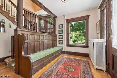 Entry Way - 261 Beechwood Ave, Middlesex, NJ 08846 photo 2 of 8