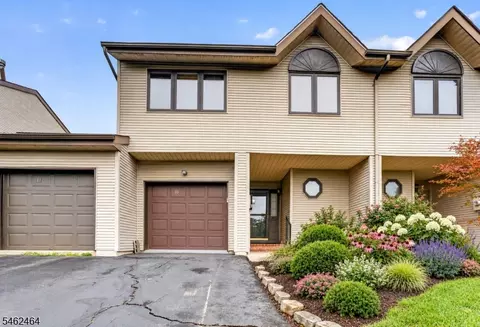 10 Hemlock Ct, Flemington, NJ 08822