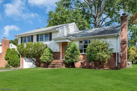 Exterior - 290 Arnold Ave, North Plainfield, NJ 07063 photo 3 of 9