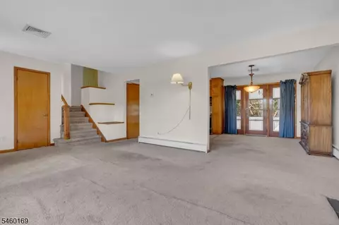 Living - 290 Arnold Ave, North Plainfield, NJ 07063 photo 4 of 5