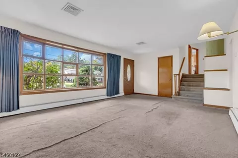 Living - 290 Arnold Ave, North Plainfield, NJ 07063 photo 3 of 5
