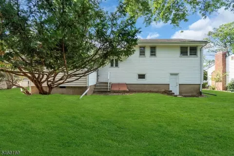 Exterior - 290 Arnold Ave, North Plainfield, NJ 07063 photo 4 of 9