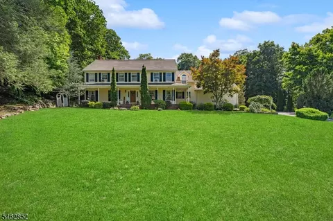 8 Alpine Ridge Rd, West Milford, NJ 07480