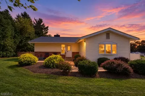 8 Fern Ave, Hamburg, NJ 07419
