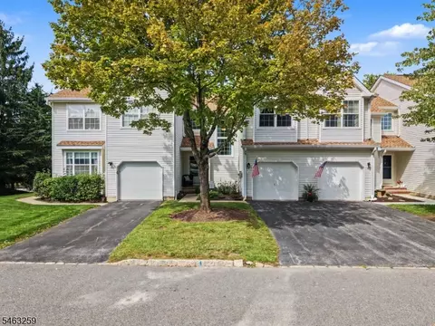 3 Weatherhill Rd, Hamburg, NJ 07419