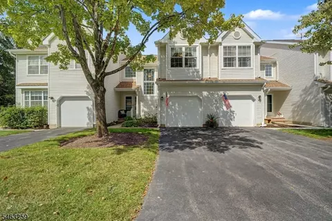 3 Weatherhill Rd, Hamburg, NJ 07419