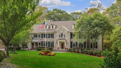 23 Charlotte Hill Dr, Bernardsville, NJ 07924