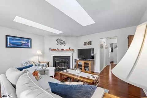 250 Nuthatch Ct, Three Bridges, NJ 08887