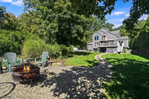 34 N Shore Trl, Sparta, NJ 07871