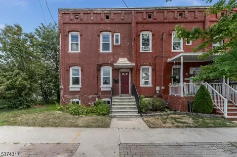 74 Thompson St, Raritan, NJ 08869