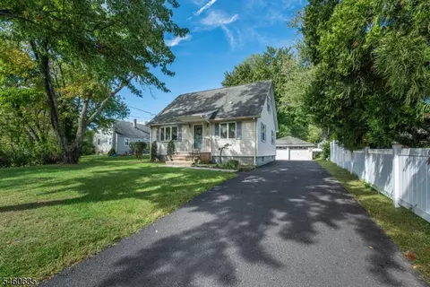 97 Van Dam Ave, Bloomingdale, NJ 07403