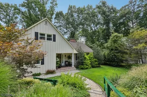 34 Forest Dr, Watchung, NJ 07069