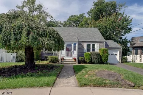 8 Tyler Ct, Clifton, NJ 07012