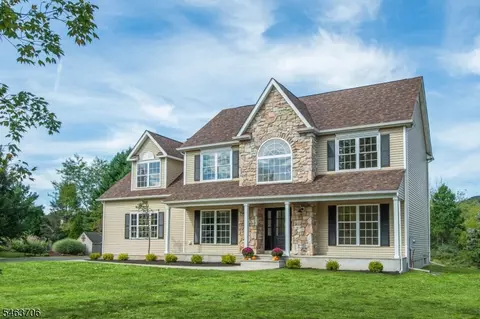 3 Pohat Ct, Washington, NJ 07882