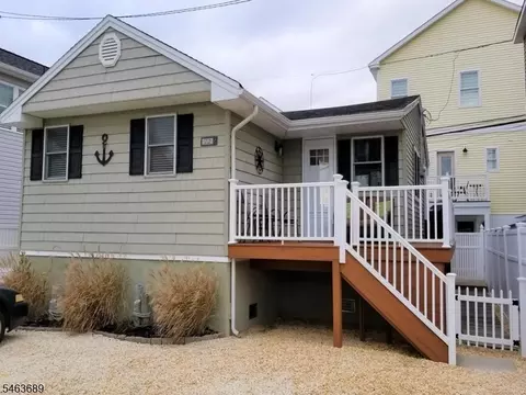 22 Colony Rd, Seaside Heights, NJ 08751