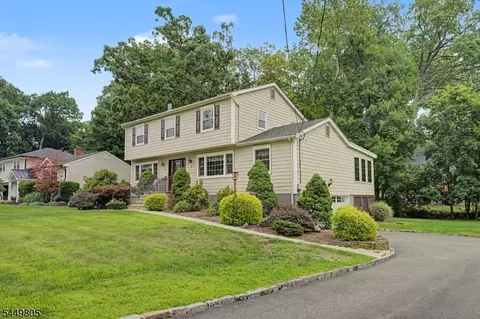 34 Cavell Pl, West Caldwell, NJ 07006