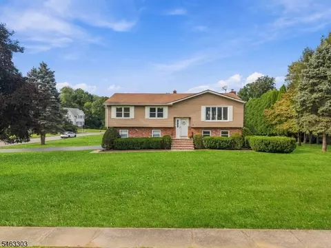 22 Marguerite Ln, Towaco, NJ 07082