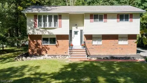 36 S Cherry Rd, Lake Hopatcong, NJ 07849