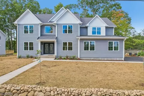 6 Chamberlain Ln, Budd Lake, NJ 07828