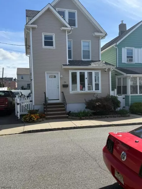 24 Smith St, Belleville, NJ 07109