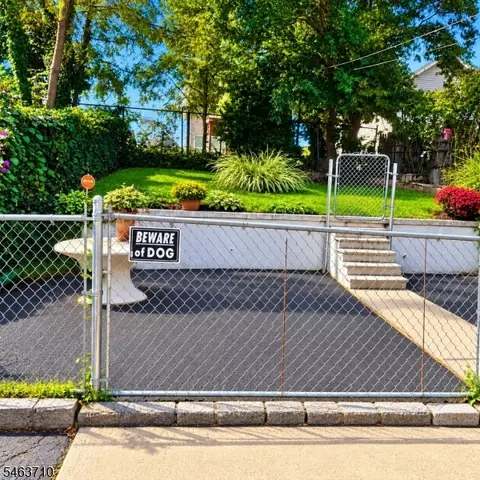 1040 E 26th St, Paterson, NJ 07513