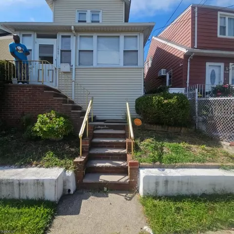 1040 E 26th St, Paterson, NJ 07513
